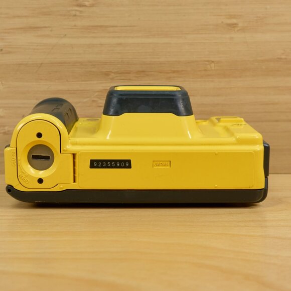 Minolta Weathermatic Dual 35 35mm Film, Underwater, Point and Shoot Camera - Picture 6 of 7